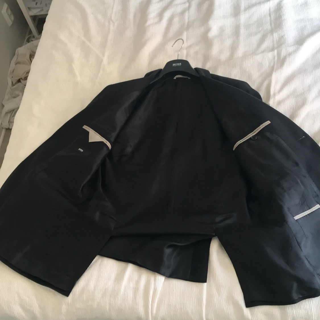 Svart kavaj från BOSS med silvriga knappar - 2