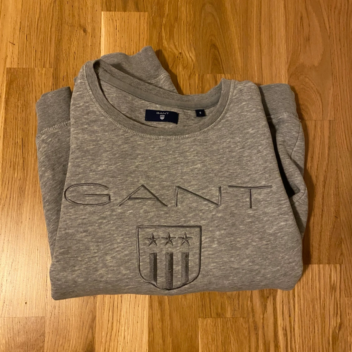 Grå sweatshirt från GANT, storlek S