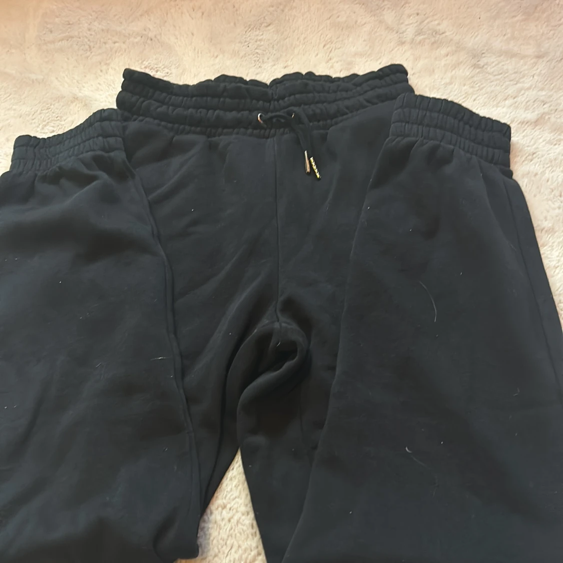 Svarta mjukisbyxor från Lindex