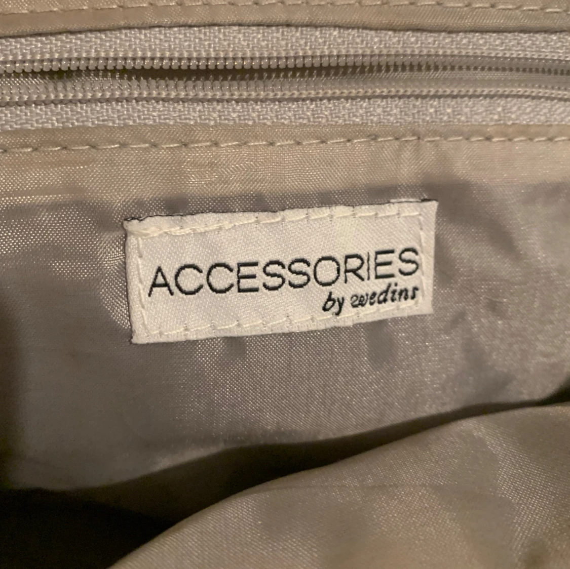 Silver axelväska från Accessories by Wedins - 2