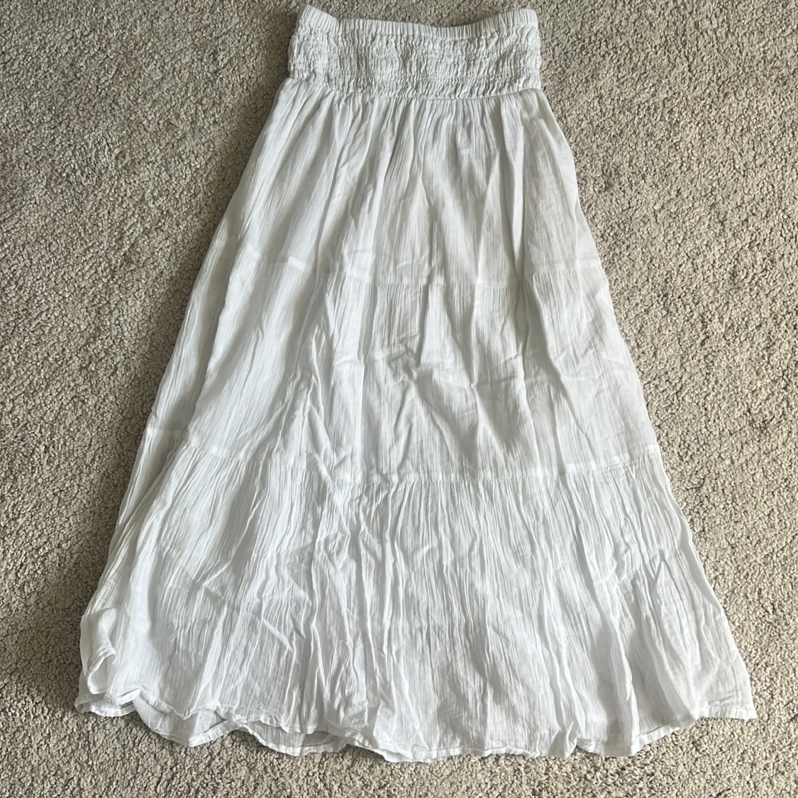 Vit långkjol från Gina Tricot