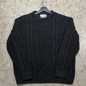 Stickad tröja  - Säljer denna snygga stickade tröja för bra pris, skriv vid info/bilder osv