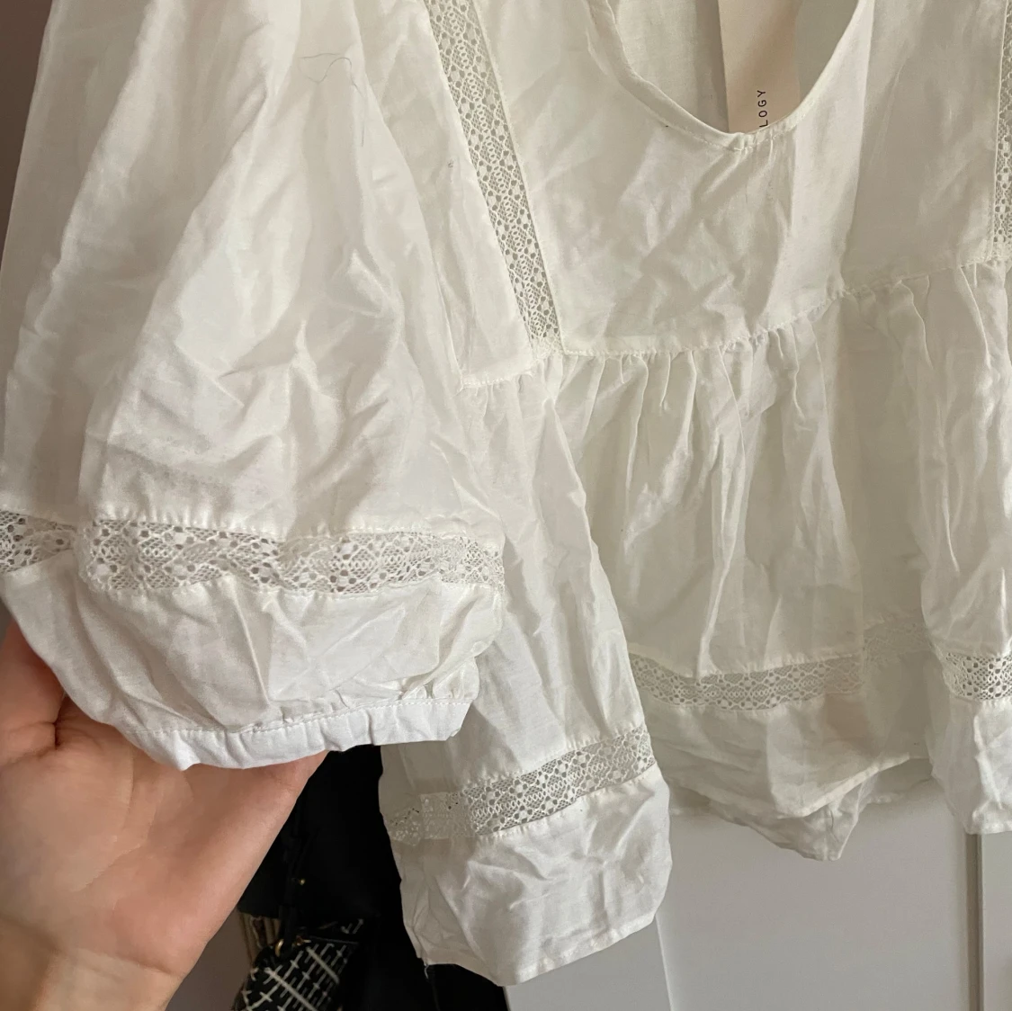 Vit blus med spets!  - 1