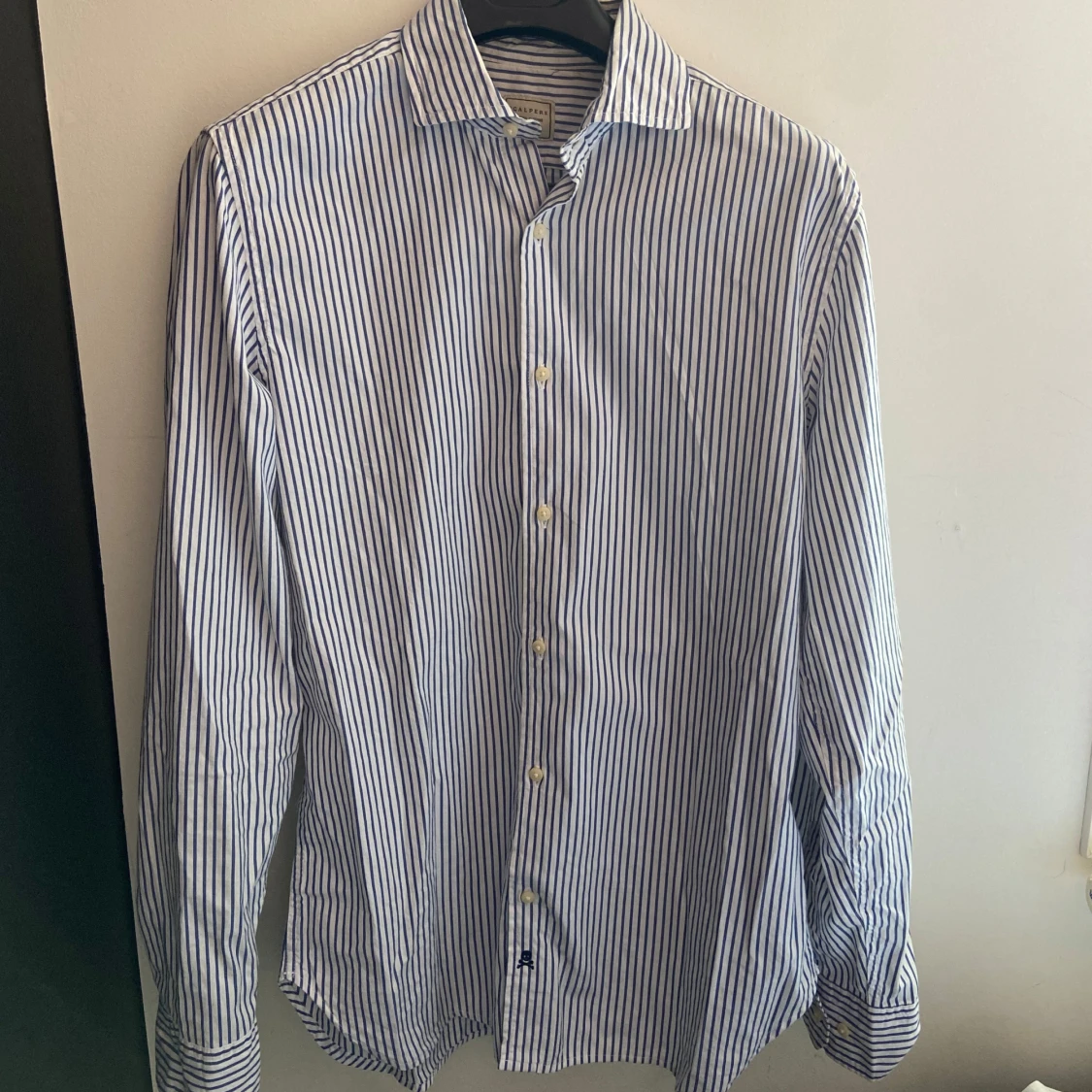 Blåvit randig skjorta från Scalpers