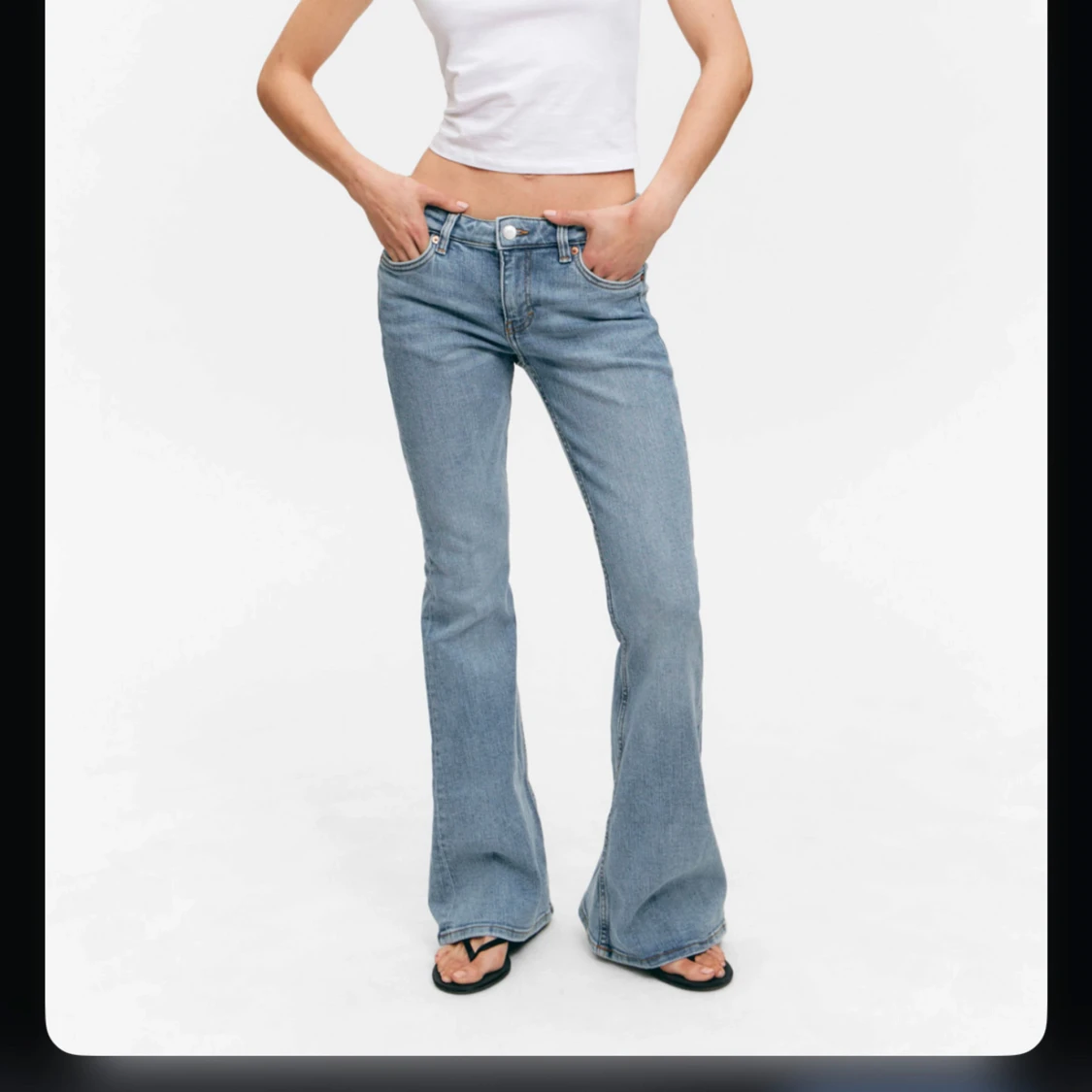 Ljusblå bootcut jeans från monki 