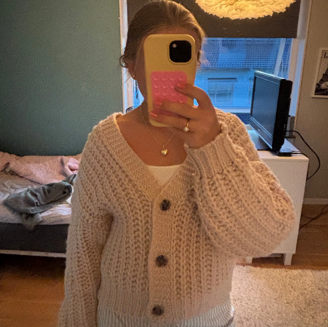 Ljusrosa stickad kofta med knappar