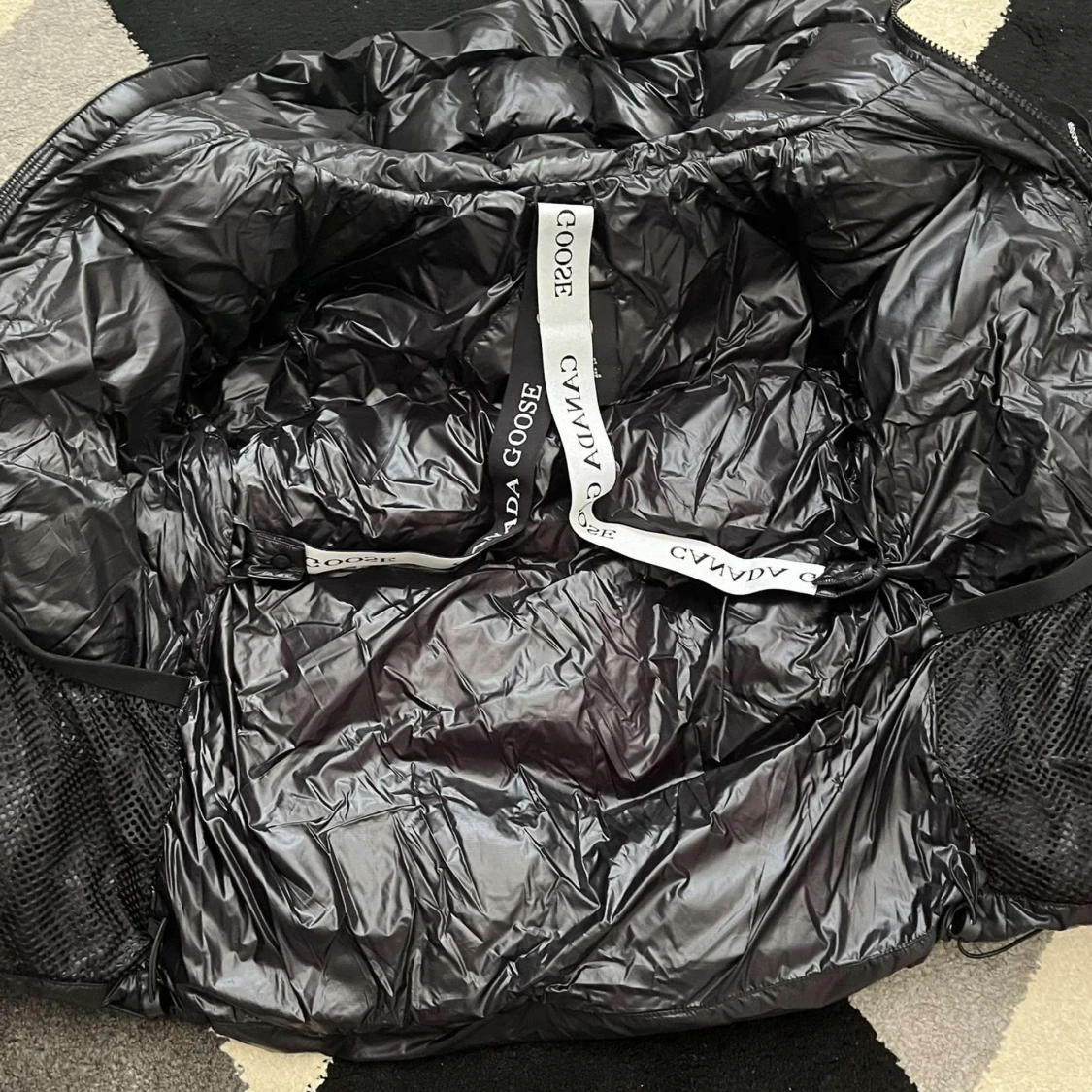 Svart pufferjacka från Canada Goose - 2