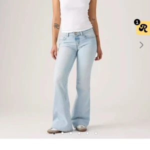 Levi’s jeans - Helt nya oanvända jeans från levis. Dom är bootcut och low waist. Säljer då de inte passade och var för sent för att skicka tillbaka💕dom är i storlek w27 L34, dom motsvarar en S! Nypris 949, mitt pris 650 men pris kan diskuteras vid snabb affär💕