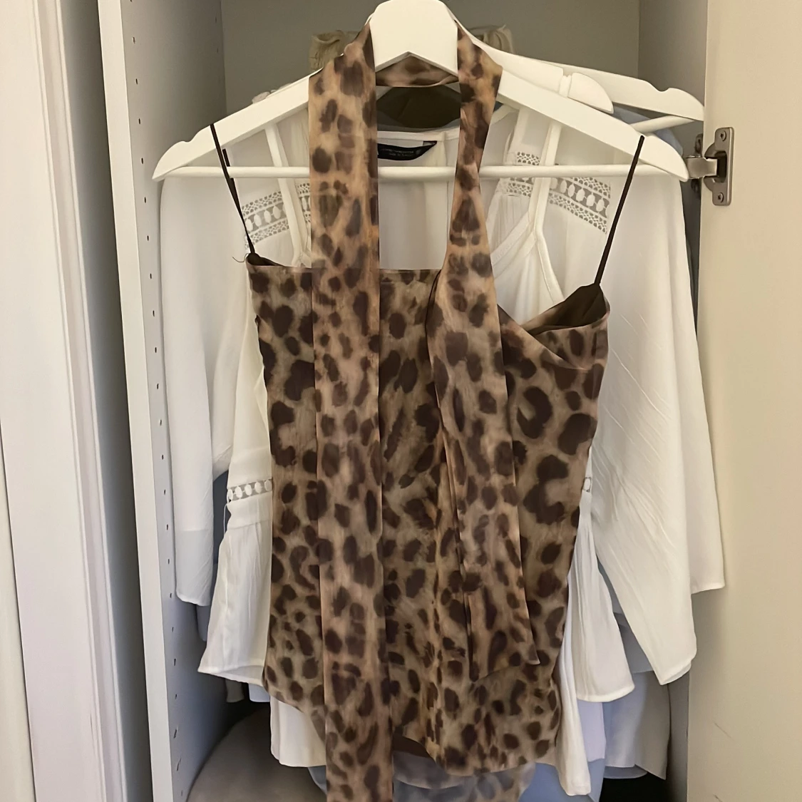 Leopardmönstrad festtopp från Zara - 2