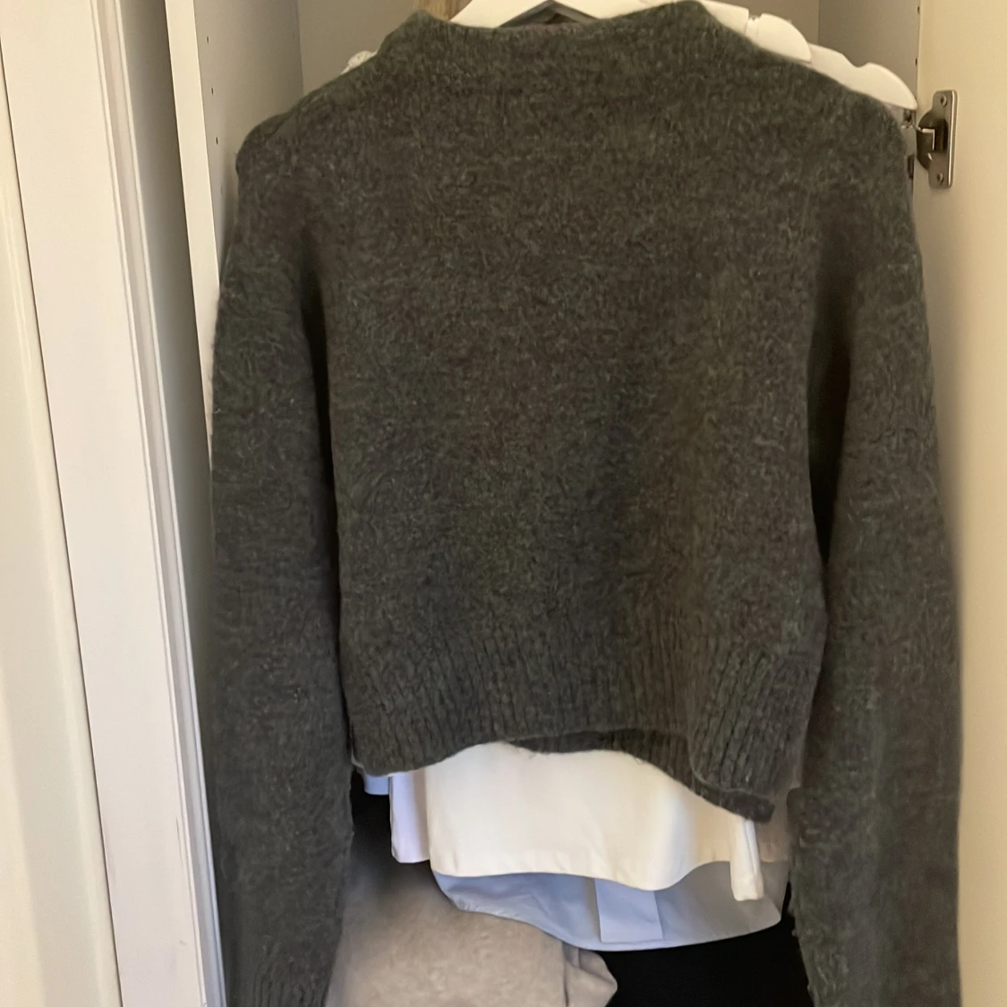 Mörkgrå stickad tröja från Zara - 2