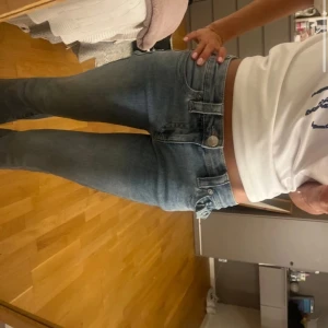 Ljusblå True Religion jeans bootcut - Säljer ett par ljusblå jeans från True religion. Alldrig använt mer än 1-2 gpnger. !Postar direkt!