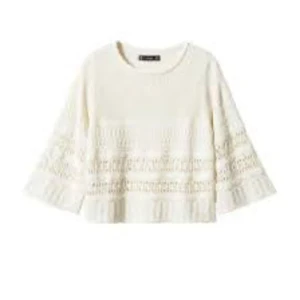 beige stickad tröja från Mango - Jättefin trekvartsärmad tröja från mango jättebra skick skriv för egna bilder💕
