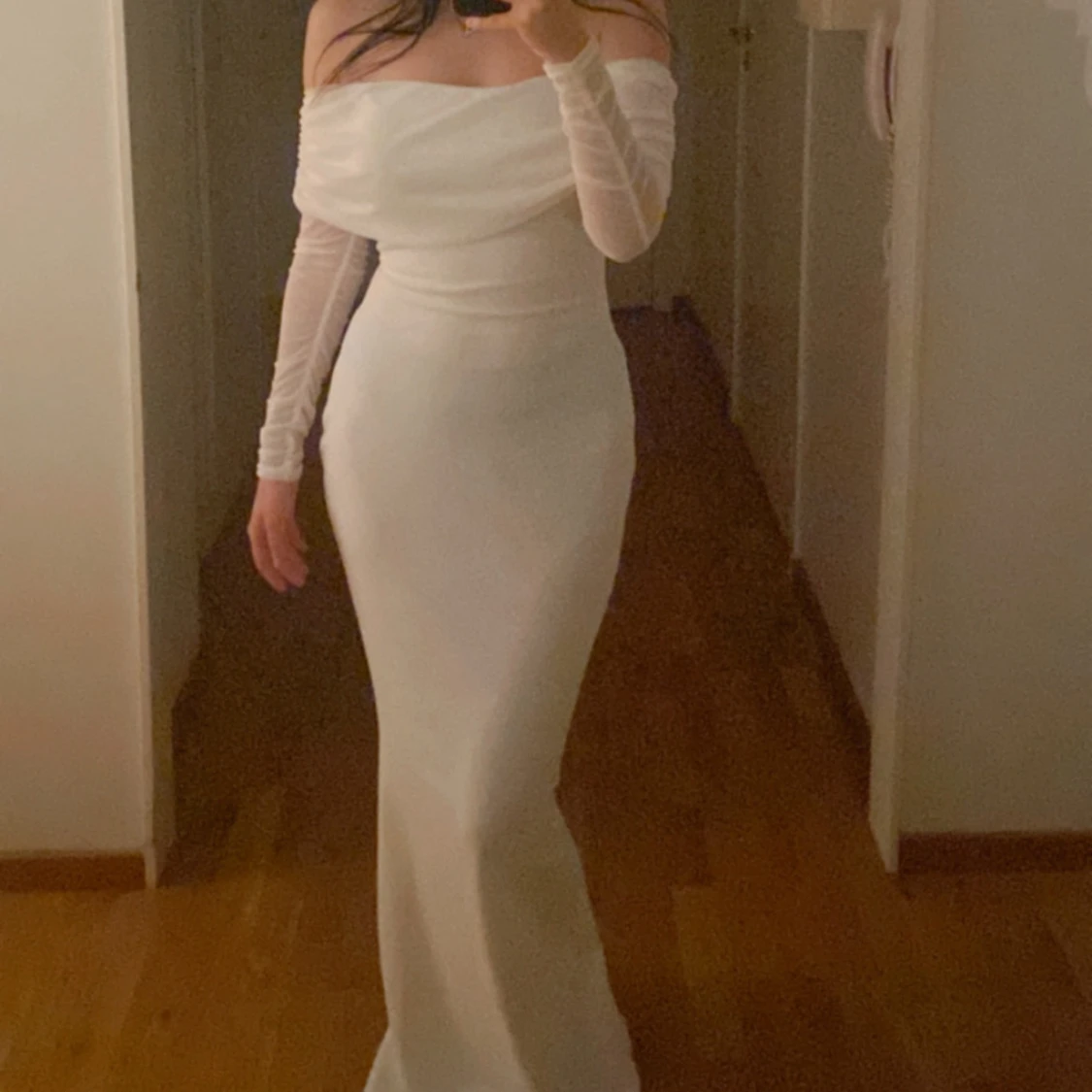 Vit offshoulder långklänning (lätt genomskinlig) - 1