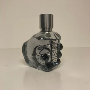 Diesel Only The Brave - Diesel Only The Brave med minst 30/35 ml kvar. Stått i jämn temperatur och borta från solljus. Bara att skriva vid frågor!