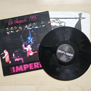 Imperiet - "2:a Augusti 1985" Live LP - Imperiet - "2:a Augusti 1985" Live Vinyl  1985 Sverige Press  Konvolut: VG Vinyl: VG