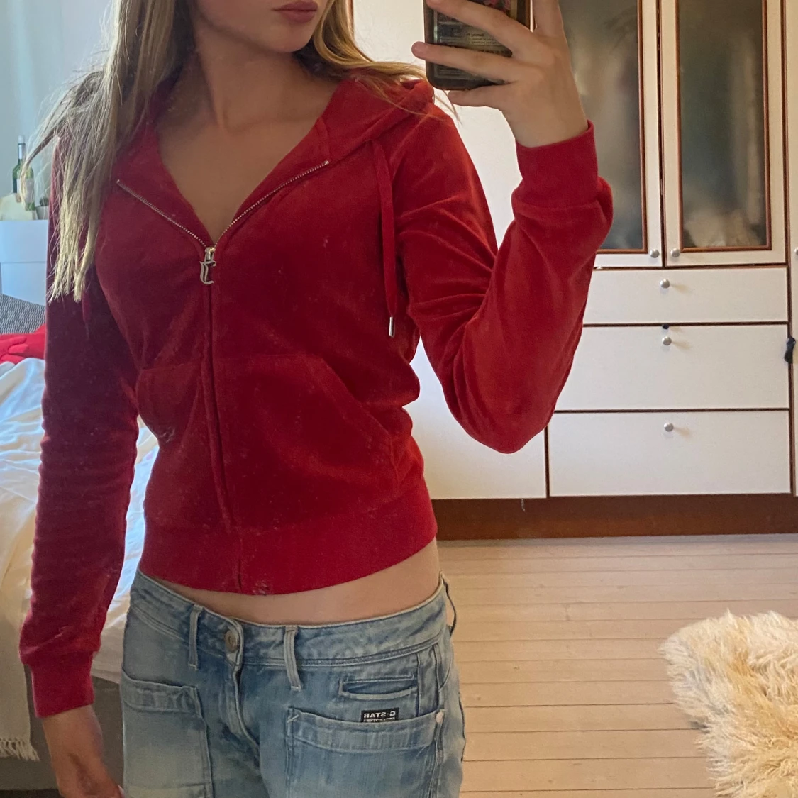 Röd velour hoodie från Juicy Couture - 1