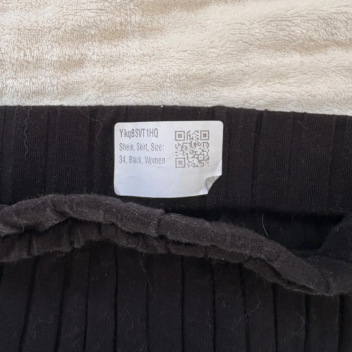 Ribbad knälång kjol - 2