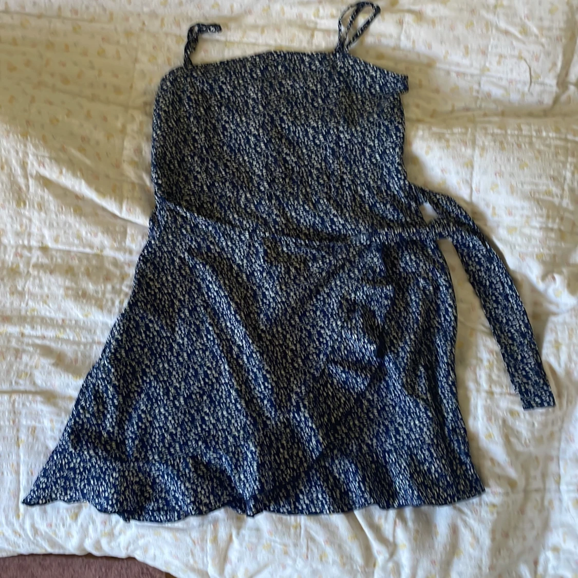 Blommig blå kortklänning från SHEIN