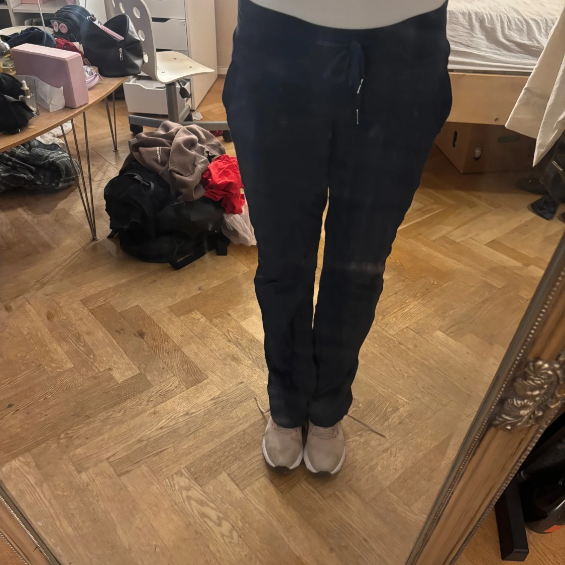 Marinblåa byxor från Lululemon med snörning - 1