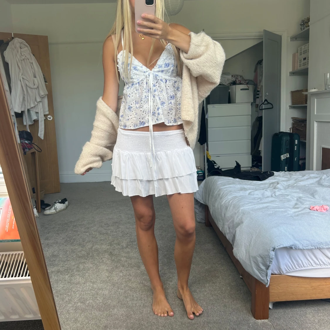 Vit volangkjol med smock - 1