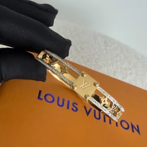 Armband - @luxaryvault på instagram