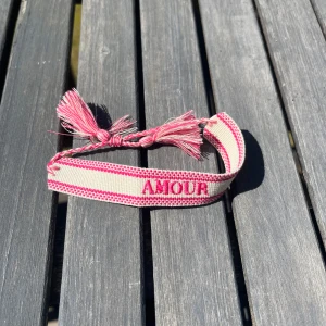 Tyg Armband - Snyggt somrigt armband i tyg