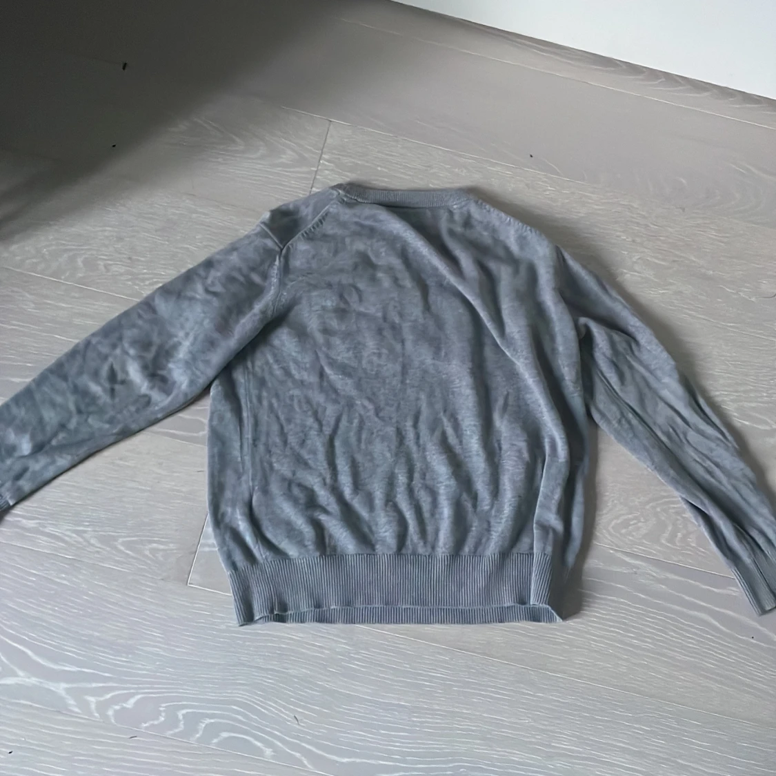 Grå GANT tröja med tryck - 3