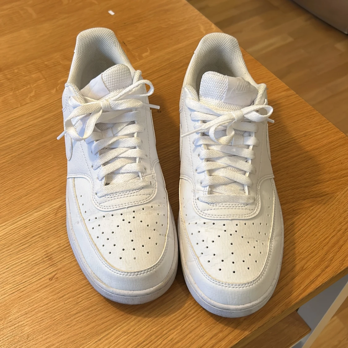 Nike Air Force 1 helvita sneakers