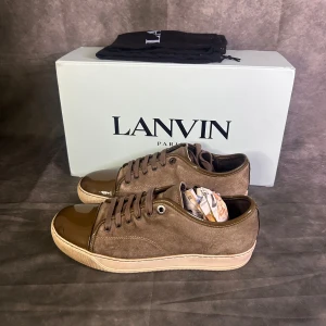 Lanvin toecap sneaker - Mycket fint skick | Size uk 5 vilket passar 39/40  | fraktar spårbart inom 24 timmar |  för att köpa klicka ” köp nu” | vid frågor skriv ett meddelande | bara skorna följer med