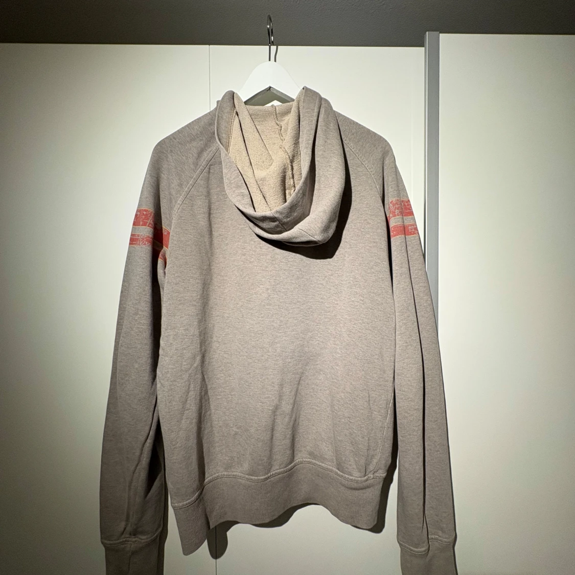 Grå hoodie med tryck från D&G - 2