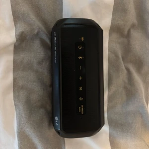 Lg högtalare  - Lg högtalare kommer med laddare 