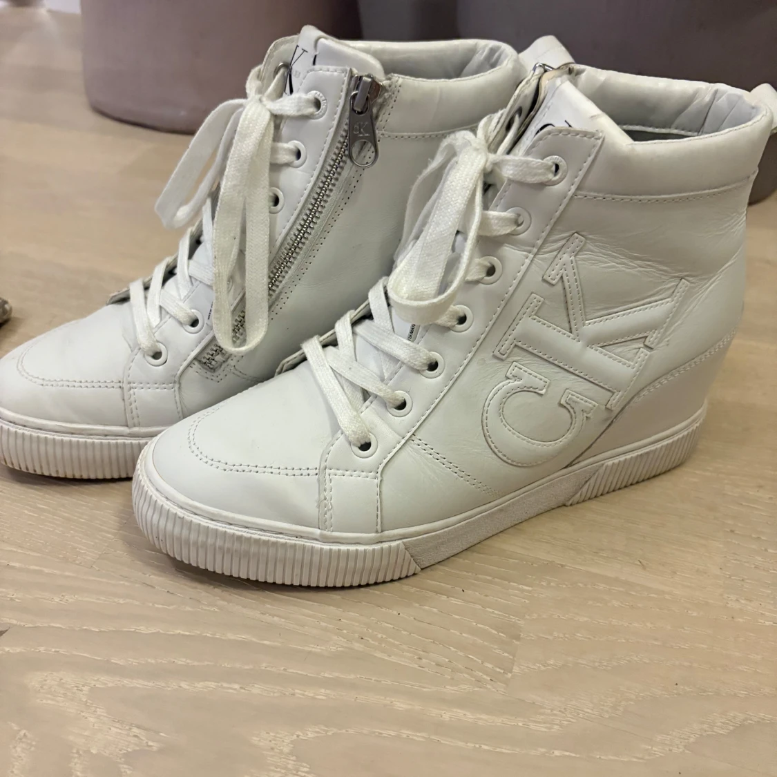 Vita höga sneakers från Calvin Klein - 2