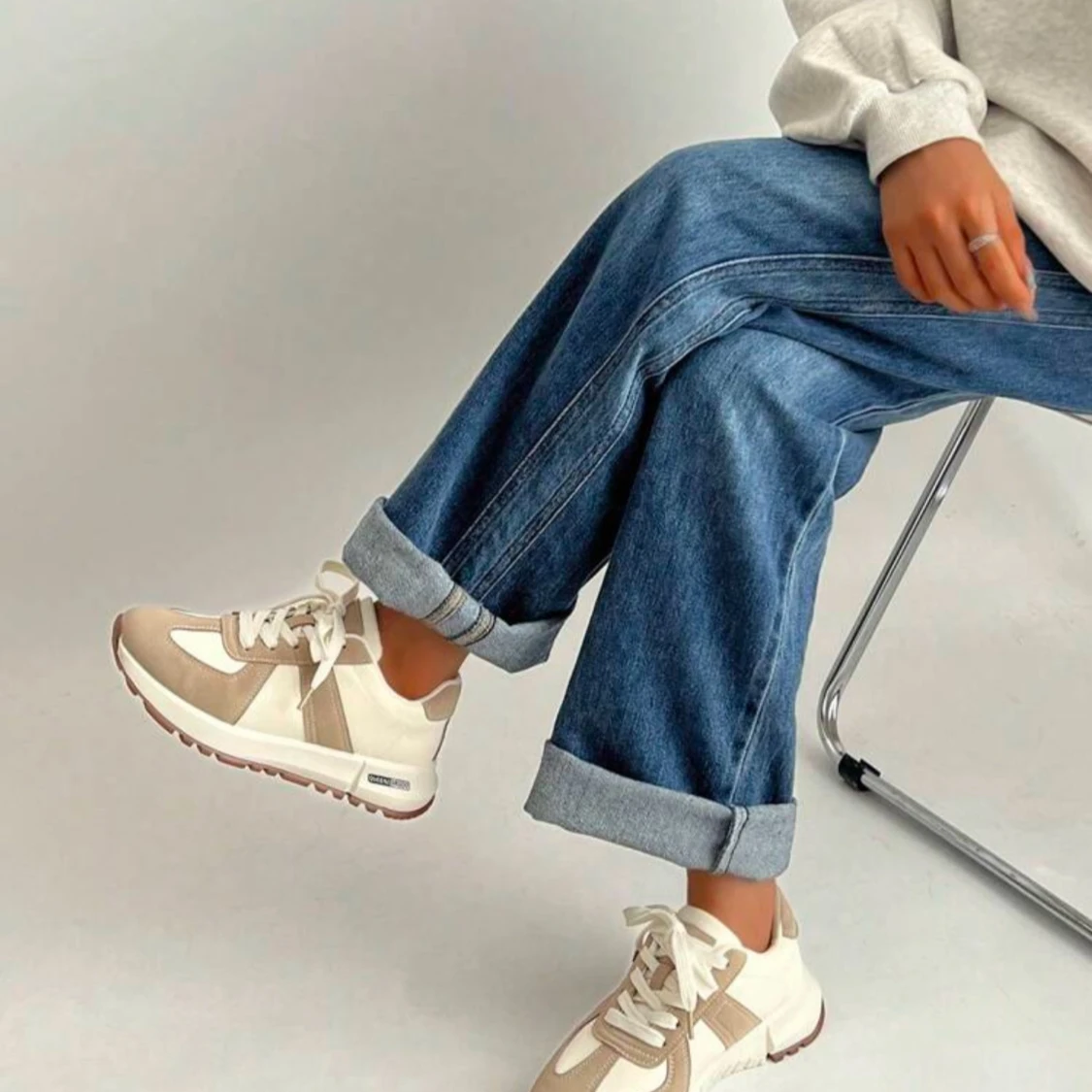 Beige och vita sneakers - 2