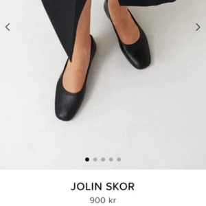 Ballerinaskor - Säljer dessa ursnygga Vagabond ballerinaskor i modell Jolin då de tyvärr är för stora. Endast provade inomhus. Supersköna och tidlösa i äkta skinn som formas efter din passform! Paketeras i originalkartongen. Nypris 900 kr.🤍