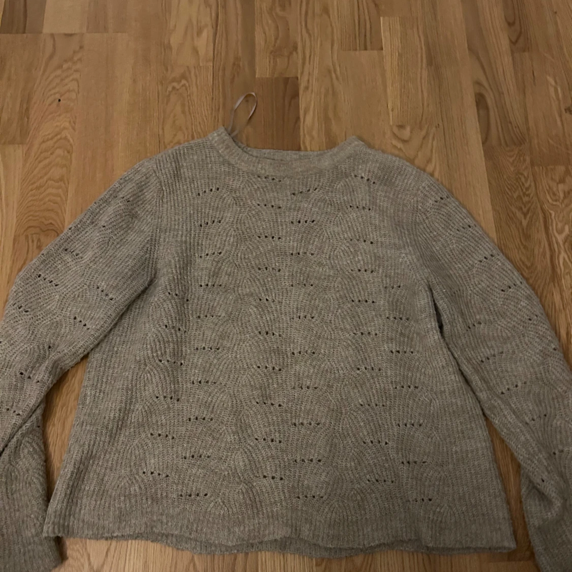 Beige stickad tröja