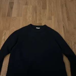 stickad tröja - Fin stickad tröja storlek 170 från barnavdelningen men funkar bra på s/m