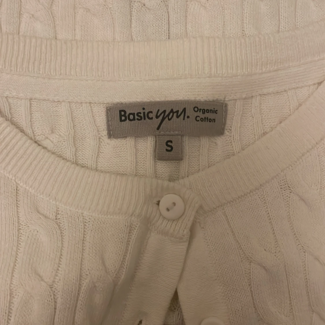 Vit kabelstickad kofta från Basic You - 2