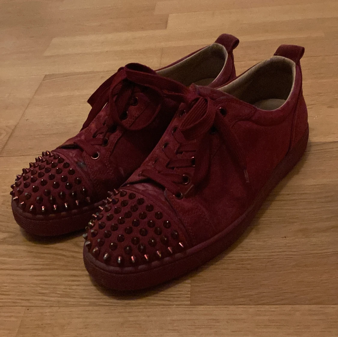 Vinröda Louboutins - 2