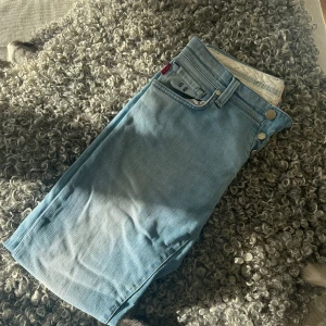 Tramarssoa Jeans  - Rensar min garderob - Har växt ut dessa jeans och därför kommer dem inte till användning! Knappt använda 