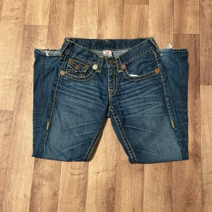 True religions jeans - Midjemått:36 innerbenslängd: 71cm ytterbenslängd:98cm