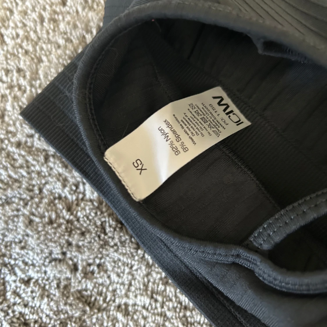 Mörkgrå ribbad sporttopp från ICIW - 3