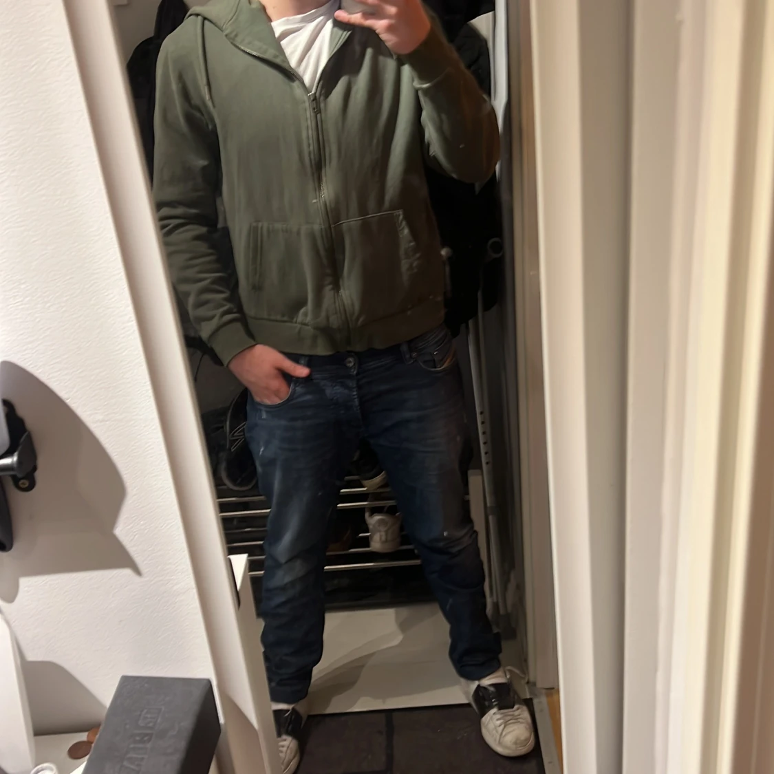 Olivgrön hoodie med dragkedja - 2