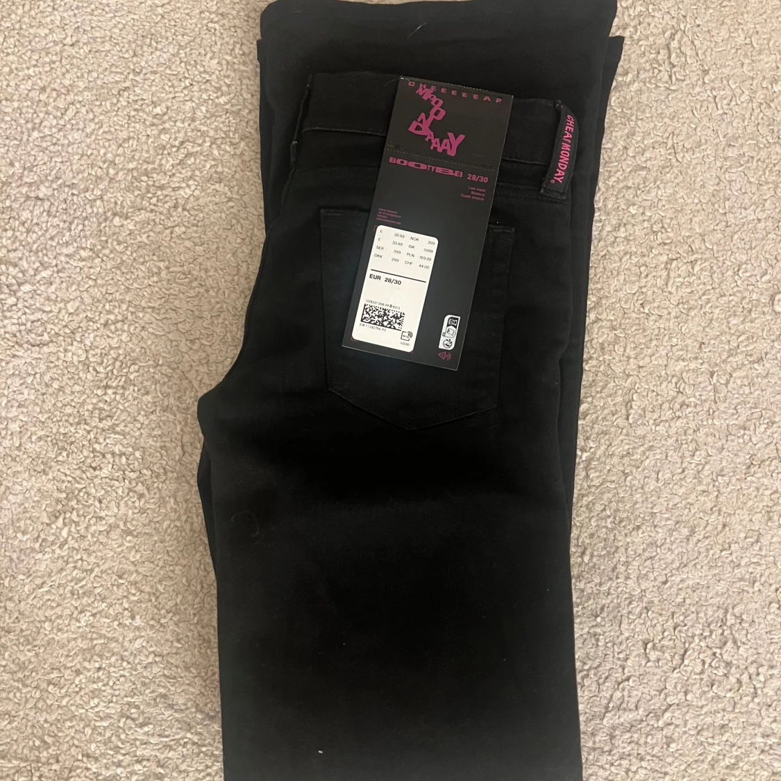 Helt nya lågmidjade Cheap Monday jeans