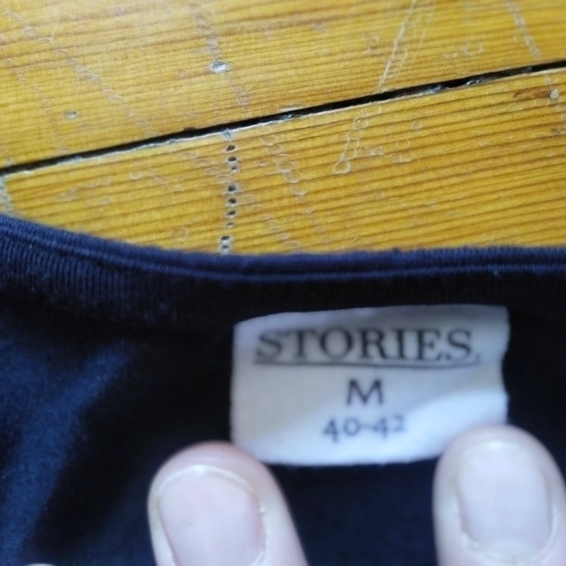 Svart långärmad topp från Stories - 2