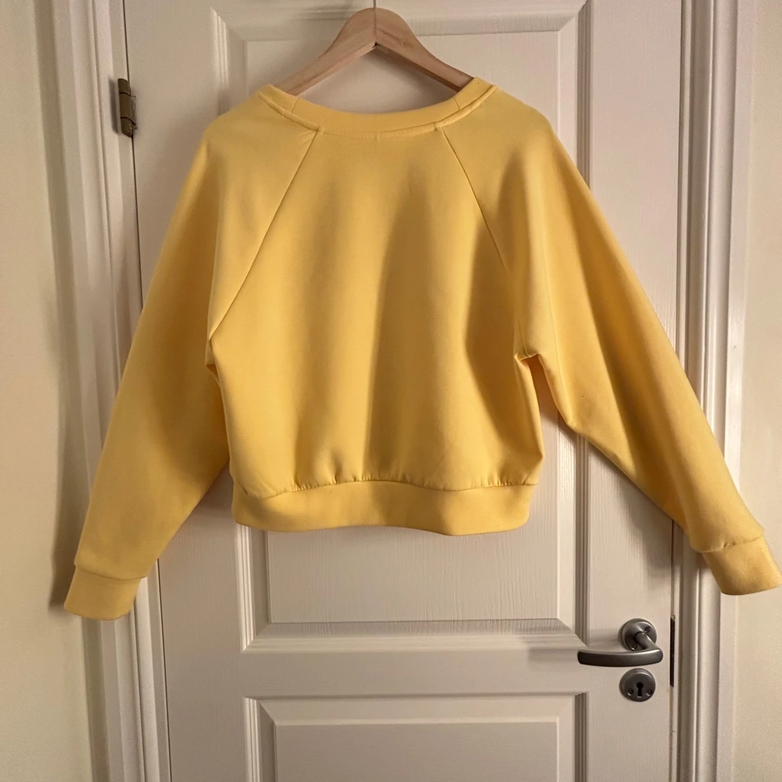 Gul sweatshirt från ONLY - 1