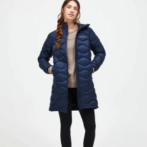 Svart dunjacka från Peak Performance  - Säljer en stilren och varm dunjacka från Peak Performance i svart. Nypris 3400 kronor. 