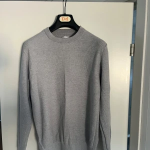 These glory days tröja - Säljer denna snygga stickade tröja från these glory days den är knappt använd. Hör av er om ni vill ha fler bilder!