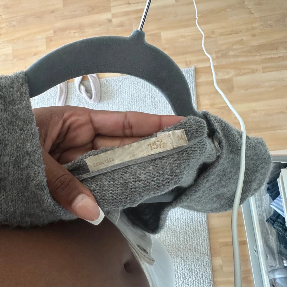 Grå stickad tröja  - 3