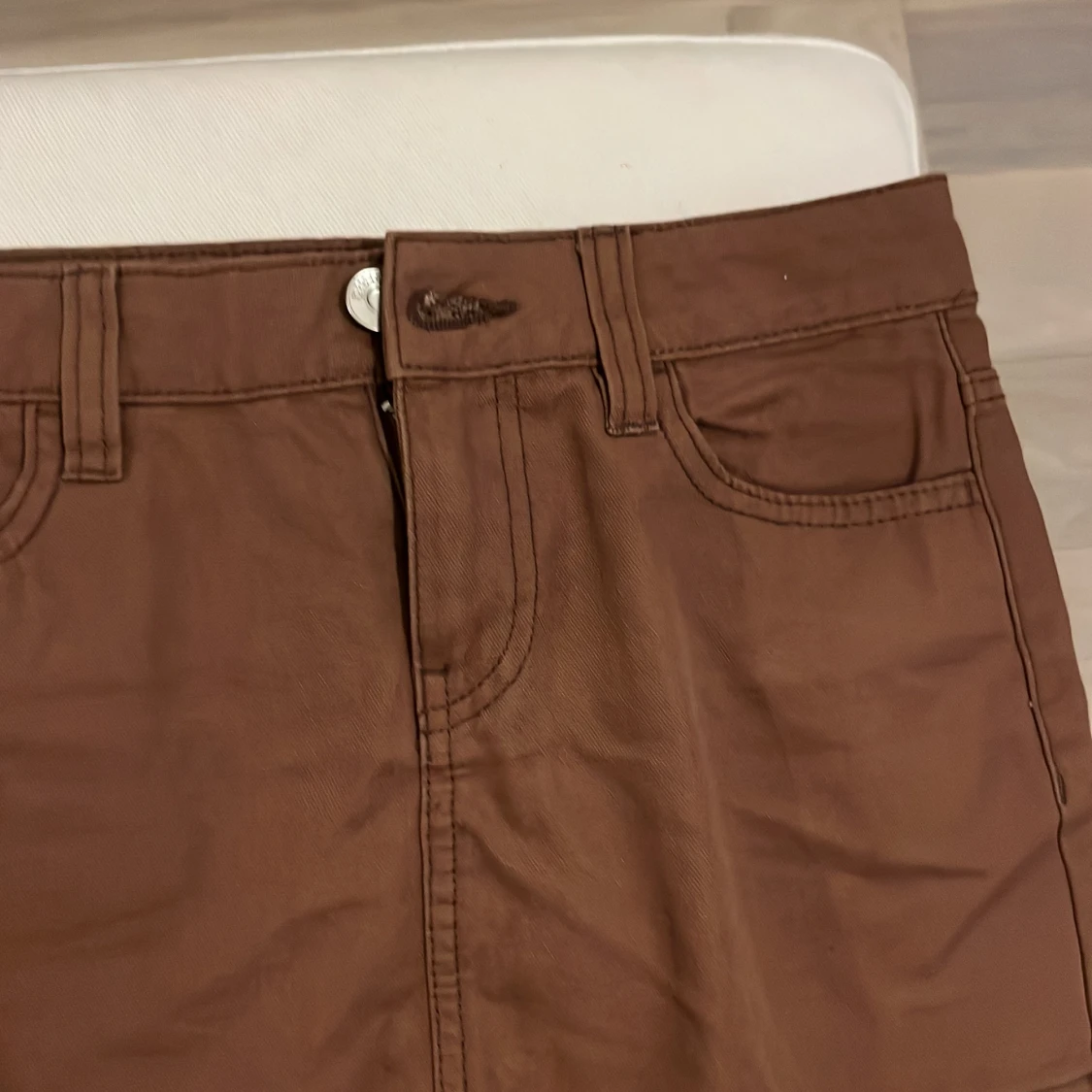 Brun kortkjol från H&M Divided - 2