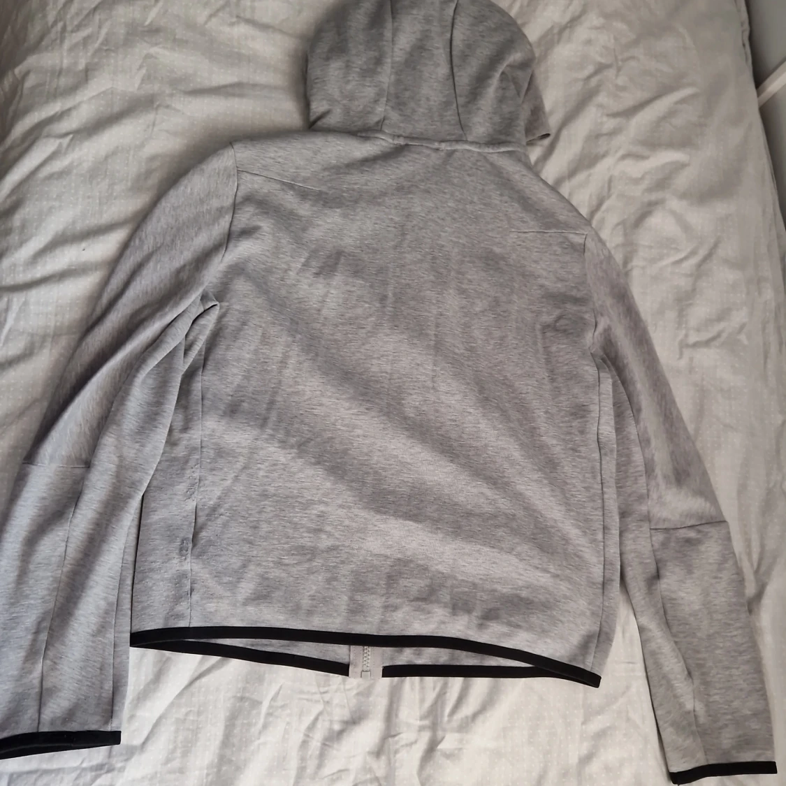 Grå zip-hoodie från Nike stl 158-170 - 1